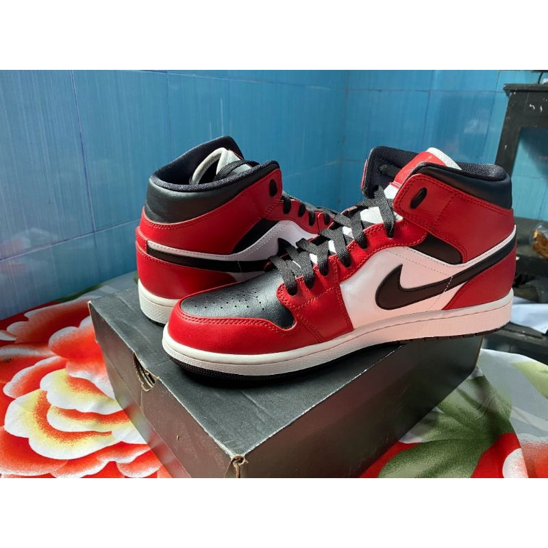 Nike Air Jordan 1 Mid Chicago