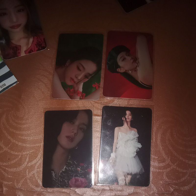 jisoo solo flower, album ktown