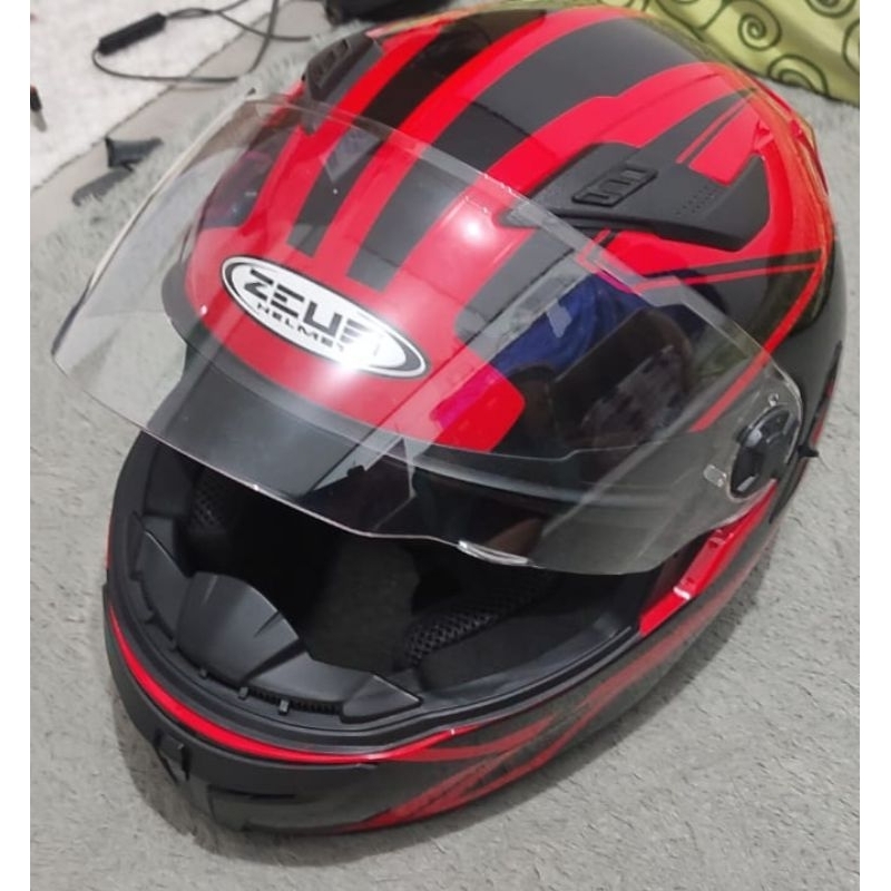 Helm Zeus ZS 813