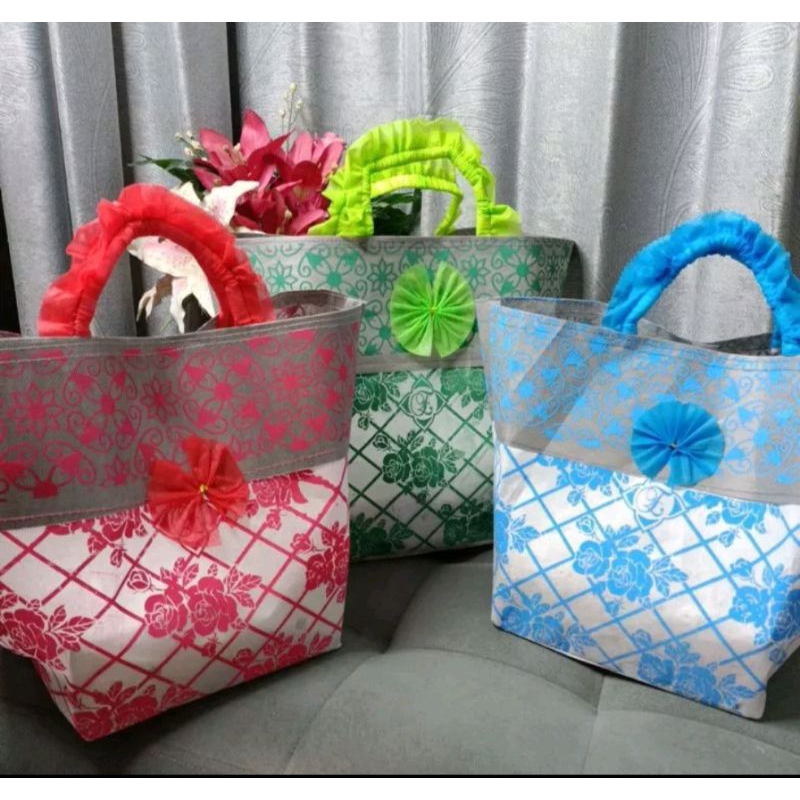 

tas hajatan /goodiebag /tas spunbond dus 22x22 tebal kaku harga per lusin isi 12 psc