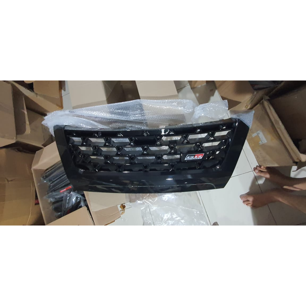 Grill Depan All New Fortuner Model GR Sport