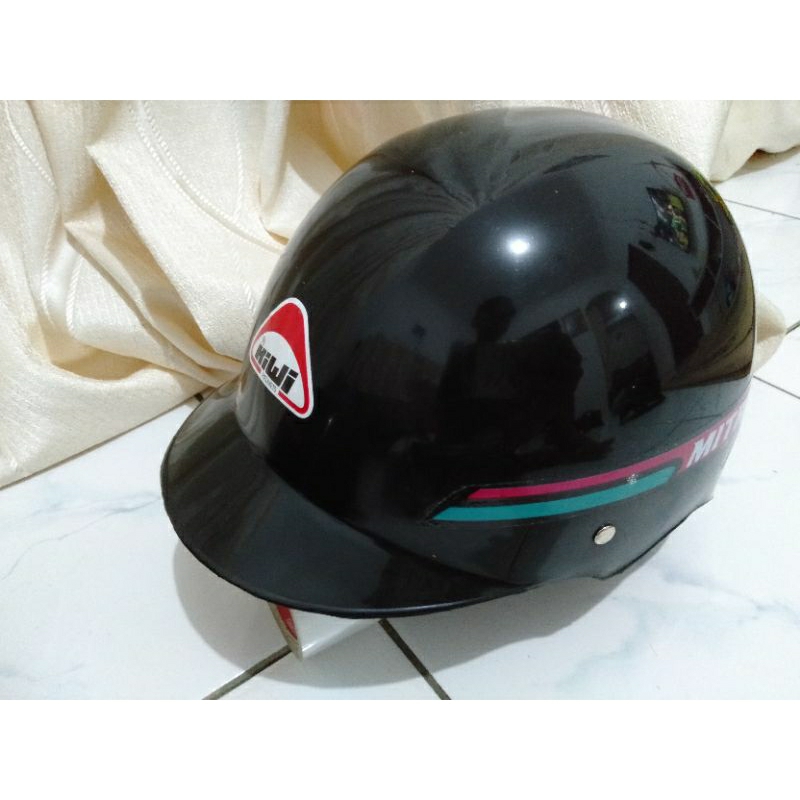 Helm Jadul Kiwi
