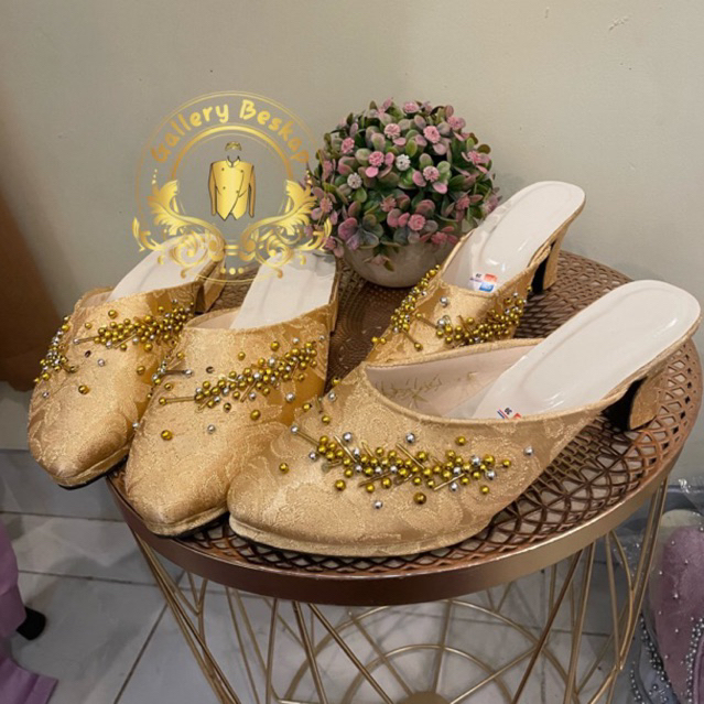 Sendal selop pengantin/ slop manten/ selop warna gold