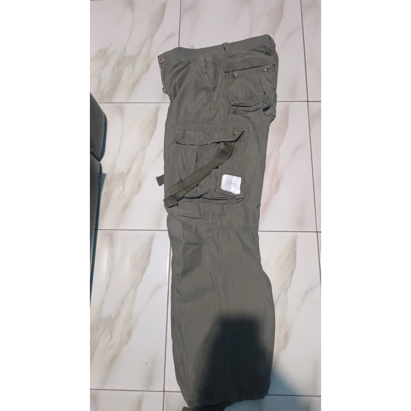 celana cargo stone island