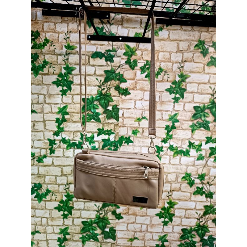 Tas selempang wanita/tas selempang kekinian wanita/tas cantik cewek/tas selempang kekinian/tas selem
