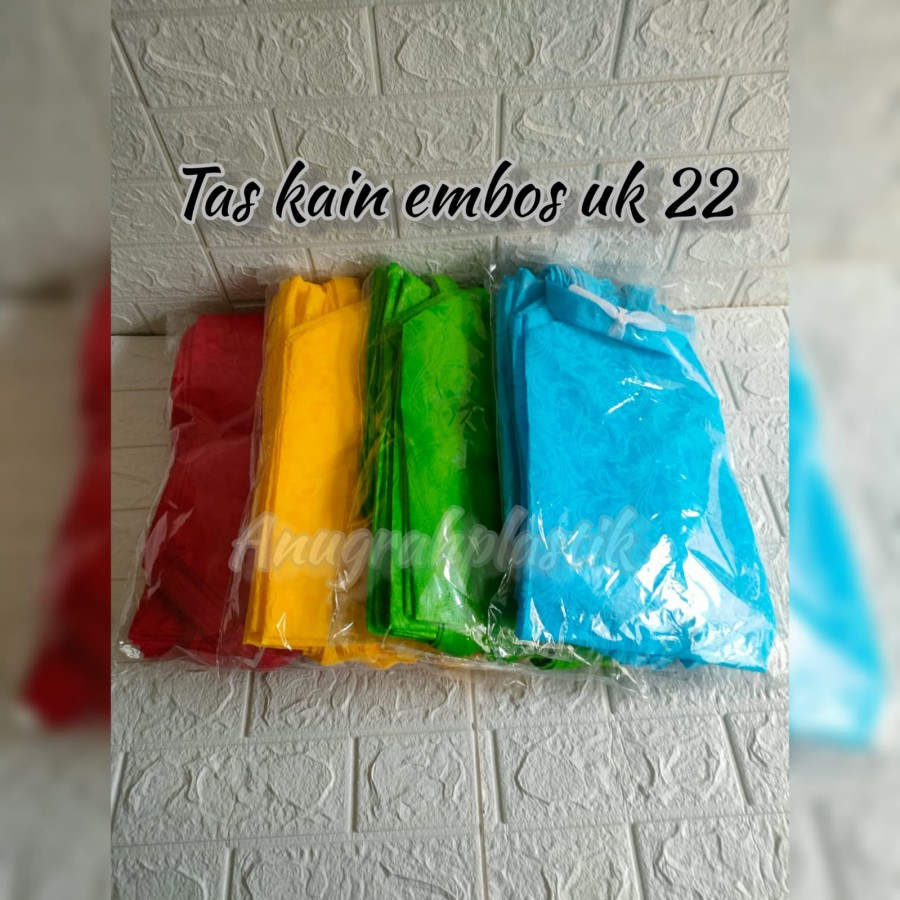 

Tas kain Embos uk 22 / tas spunbond untuk nasi kotak uk 22