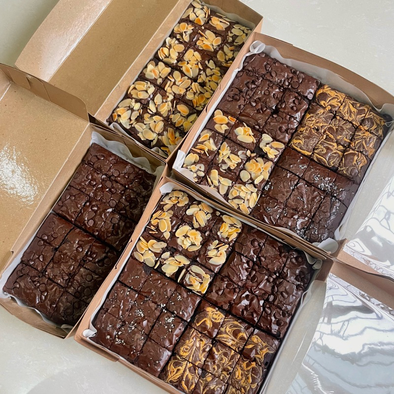 

Fudgy Brownies Full Box (20x20cm) | Bahan Premium