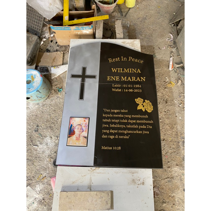 Nisan Kristen Custom