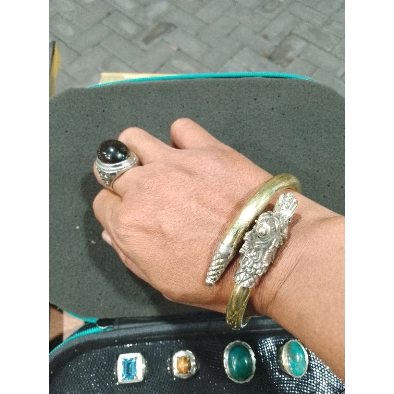 Gelang Naga Kuningan