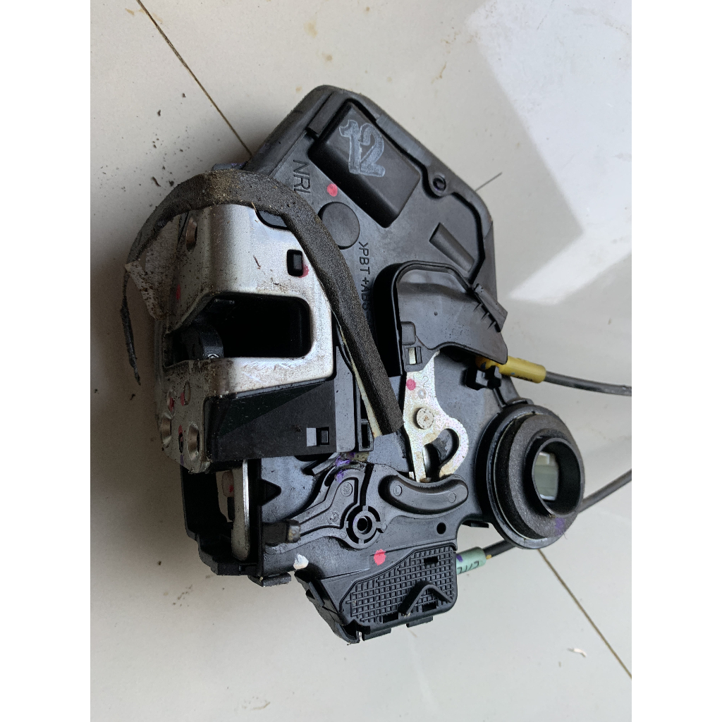 Doorlock Door Lock Fortuner Innova Inova Hilux Original