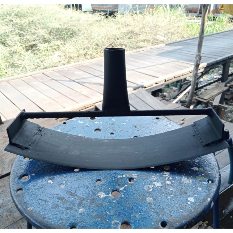 cangkul rumput, garuk rumput, garuk sawit, pembersih gulma atau rumput baja