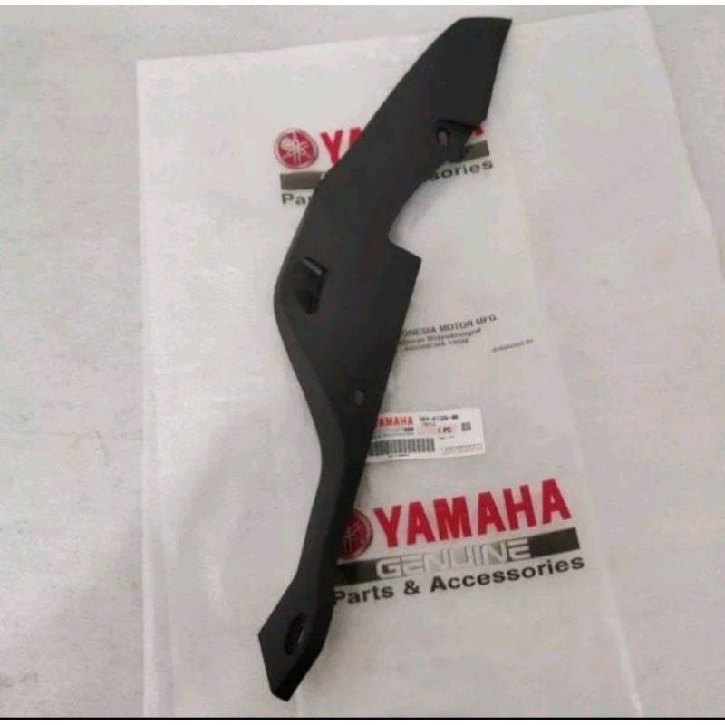 Sambungan Body Bawah Samping Kiri Yamaha Jupiter Z1 1DY-F172G-00 original yamaha