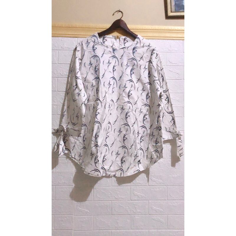 Preloved Blouse Jumbo Putih