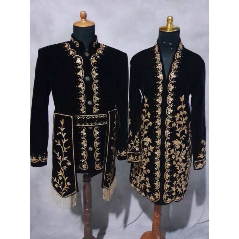 sepasang baju pengantin bludru, beskap dan kebaya