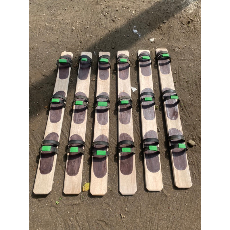 bakiak sandal (harga 1 pasang kanan kiri) 3 pasang slot sandal