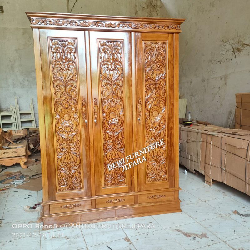 lemari pakaian ukiran kayu jati furniture Jepara