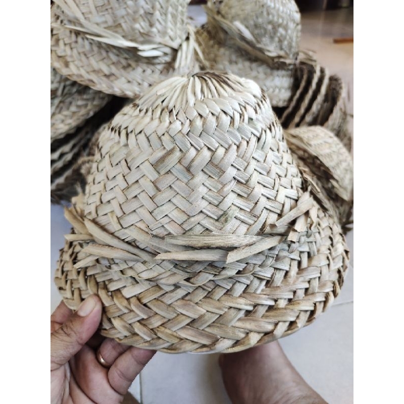 Topi Anyaman Daun Kelapa Khas Petani Bali