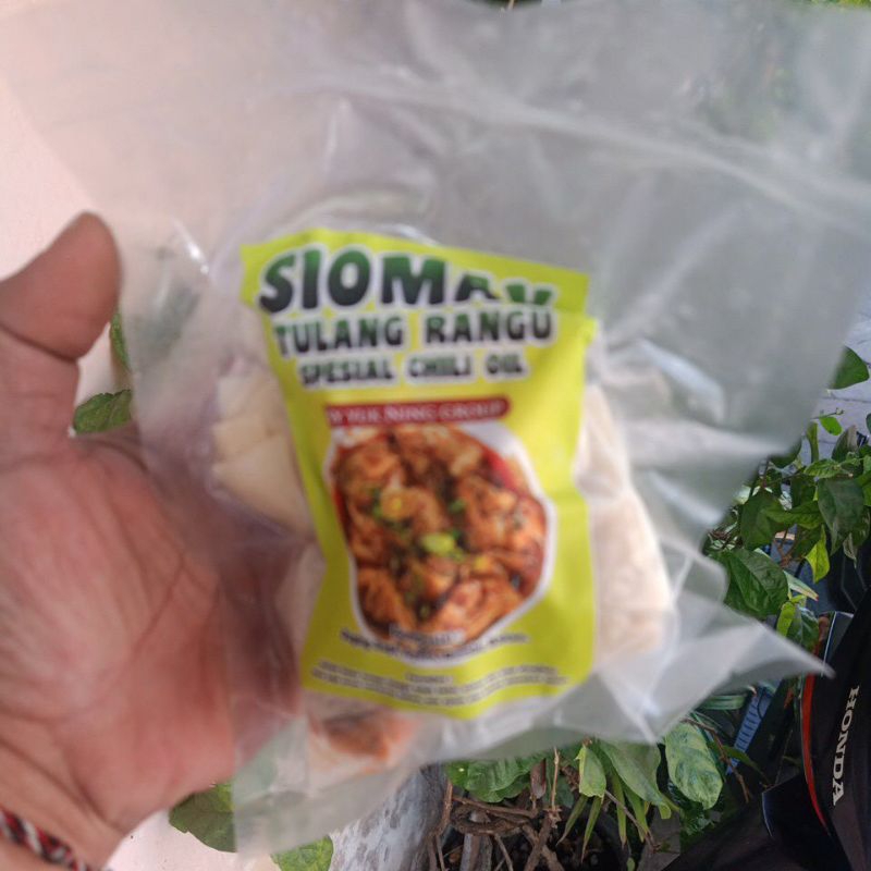 

SIOMAY TULANG RANGU KUAH PEDAS