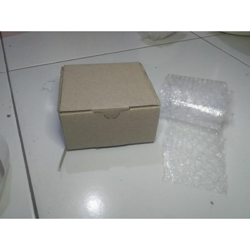 

Dus + bubblewrap extra untuk keamanan packing.