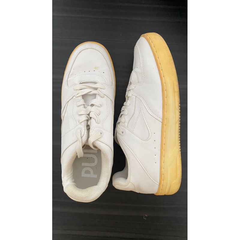 sepatu pull and bear