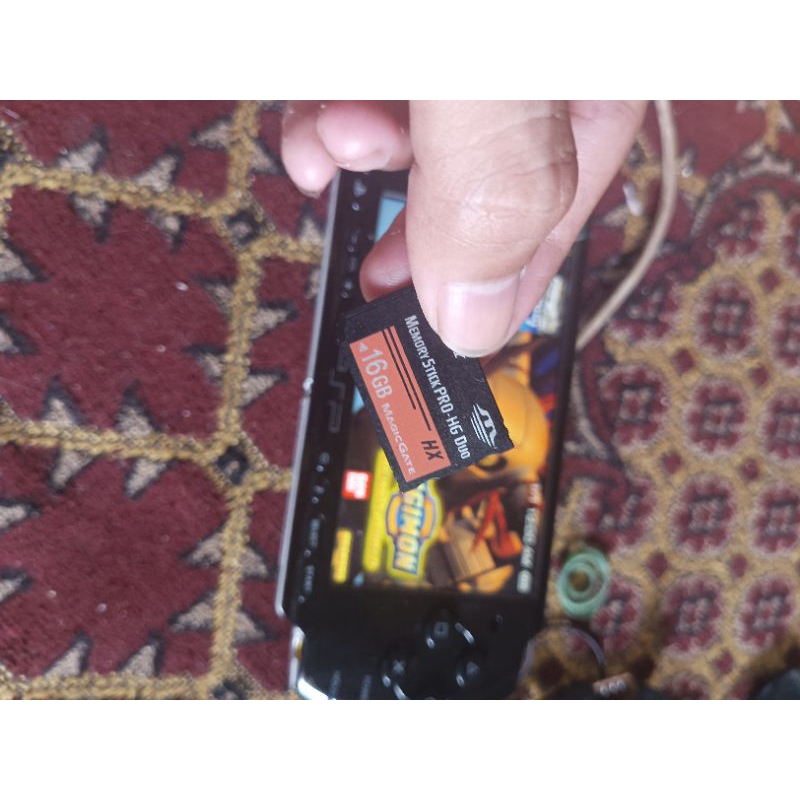 memory PSP  Sony 16gb full game (isi game 35)