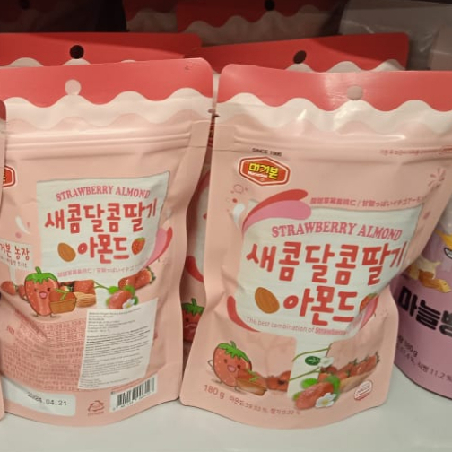 

KACANG /TOM s Almond strowberry/ ORIGINAL KOREA / 190g