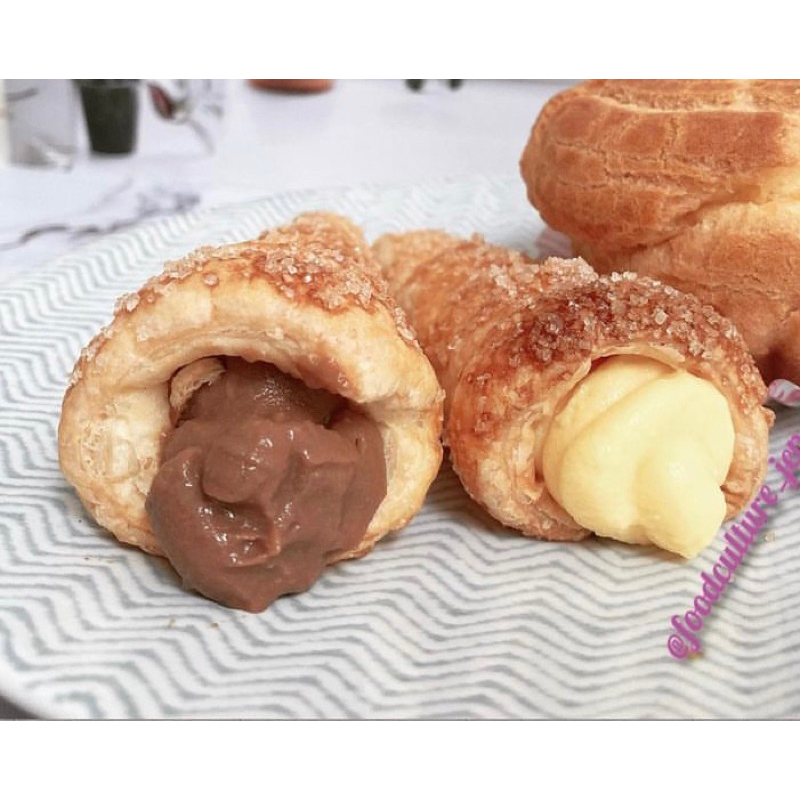 

Food Culture - Horn Pastry Vla / kue cumcum / kue trompet