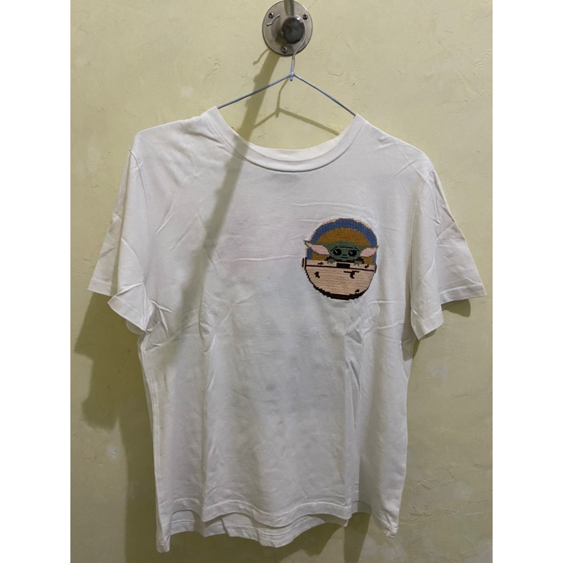 Preloved Kaos baby yoda X Zara size L warna putih