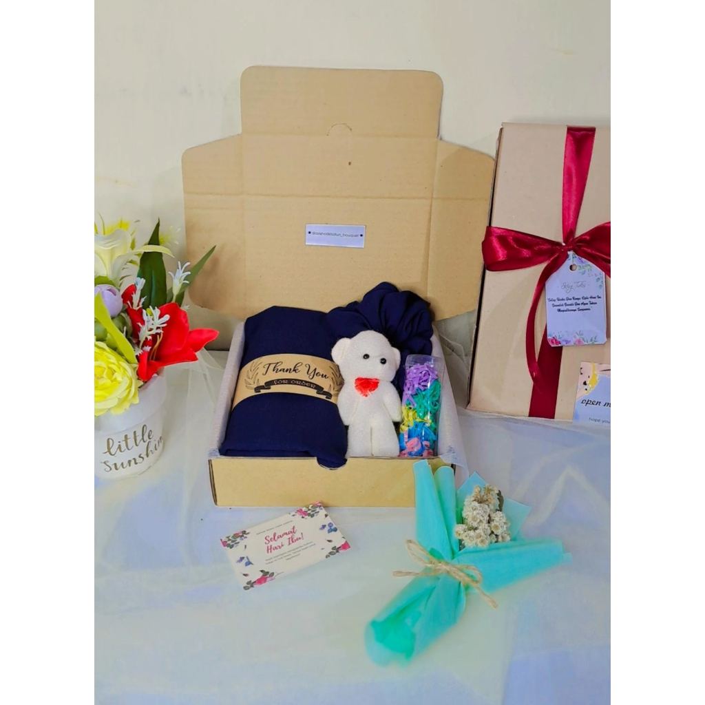 

HAMPERS ULANGTAHUN CEWEK KADO ULANGTAHUN CEWEK GIFT ANNIVERSARY HAMPERS CEWEK SET HIJAB