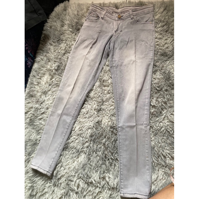 jeans wanita warna abu