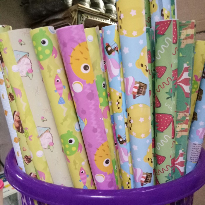 

kertas kado | pembungkus kado motif polos karakter
