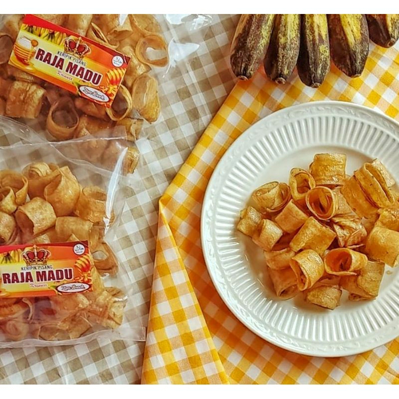 

Keripik Pisang Raja Madu Renyah dan Manis berbentuk roll kemasan 500 Gram