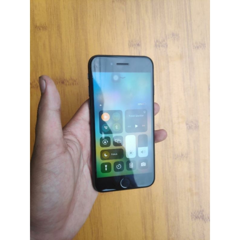 smartphone Iphone SE 2020 64gb second seken bekas normal