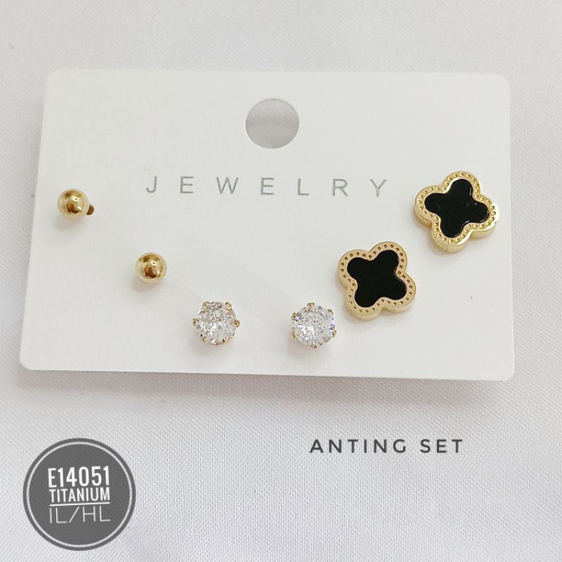 Anting Titanium Set 3 pair Clover E14051