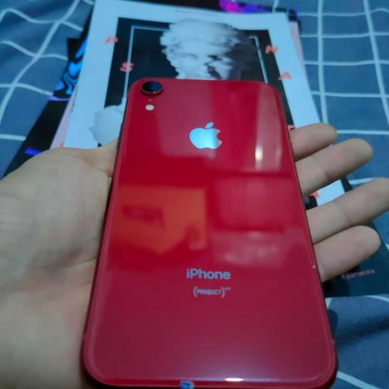 iphone XR red