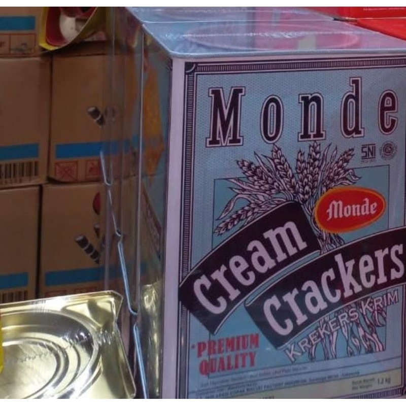 

Monde Cream Crackers 1200gr/Biskuit Kaleng Monde Cream Crackers 1200gr