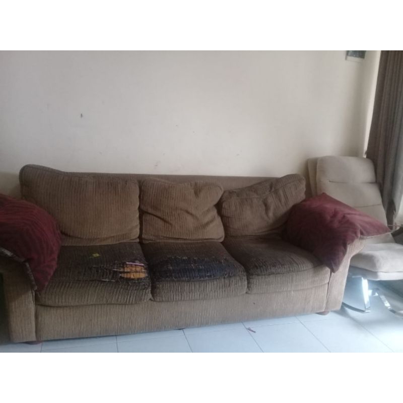 SERVICE SOFA/ GANTI KAIN SOFA/ TAMBAH BUSA DAN PERBAIKAN KARET SOFA.