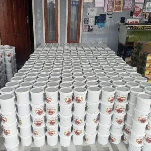 

[PAKET USAHA]KURMA KORMA SUKARI 1 DUS KARTON ISI 24 KEMASAN EMBER 700 GRAM