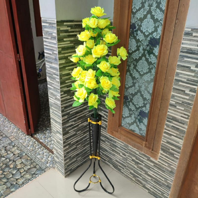 Bunga sudut | bunga pojok | bunga hias ruang tamu | bunga mawar mekar | mawar artificial