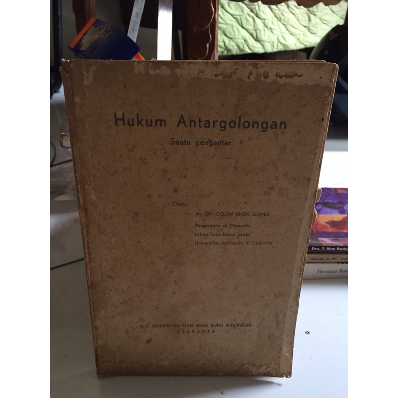 HUKUM ANTARGOLONGAN SUATU PENGANTAR