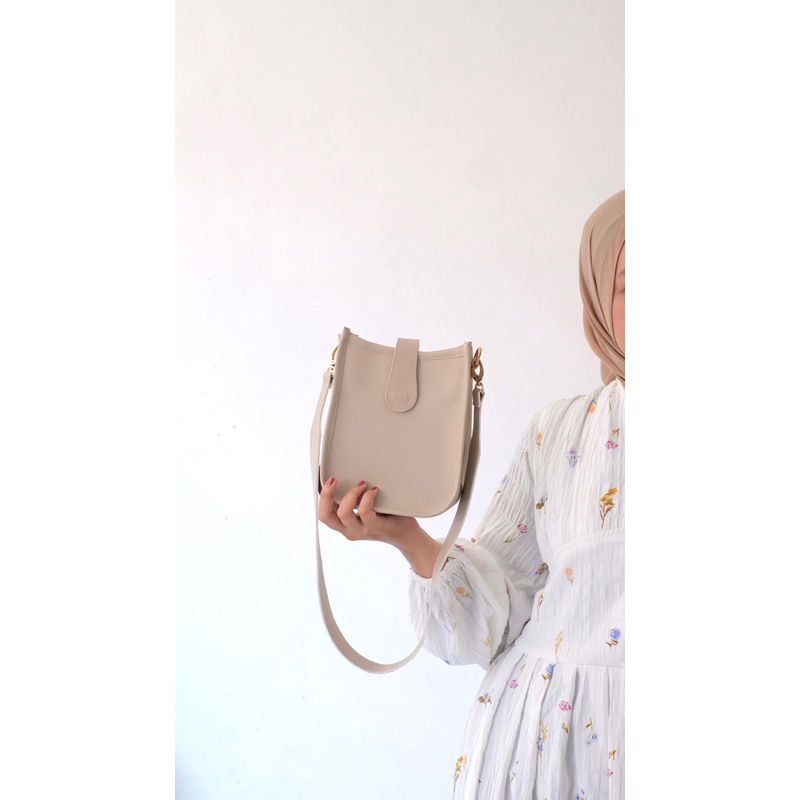 Eliza Sling bag (free dusbag)