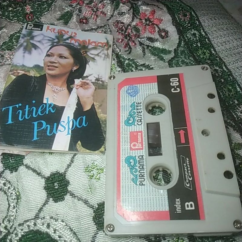 Kaset pita Titiek Puspa : Kupu kupu malam