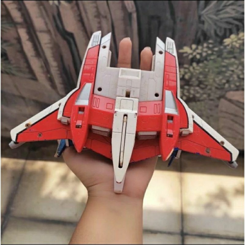 pesawat ultraman bandai 2001