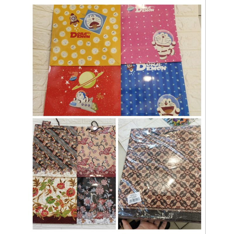 

PAPER BAG KIKY 33x27x14cm MOTIF BATIK. 1 PAK ISI 10pcs