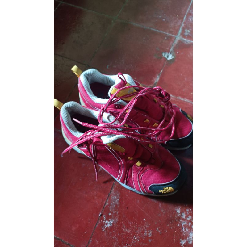 Sepatu gunung second