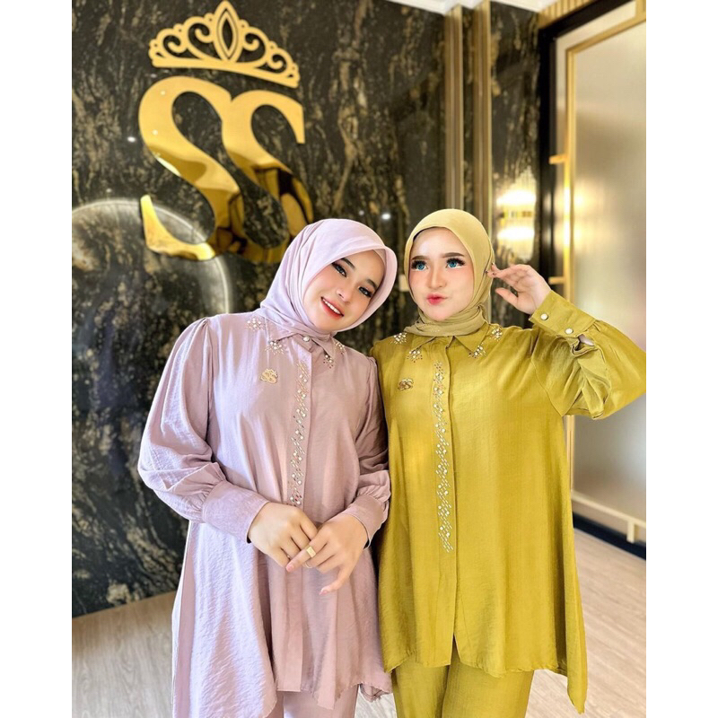 ONE SET LINE SWAROVSKI SHELLASAUKIA ORIGINAL