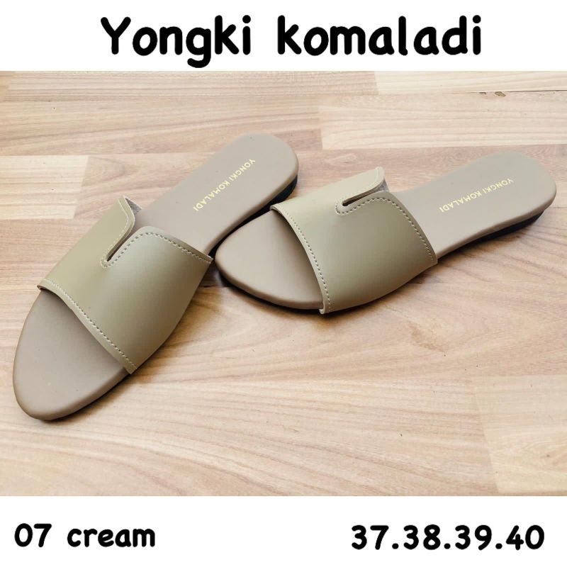 sandal flat warna cream