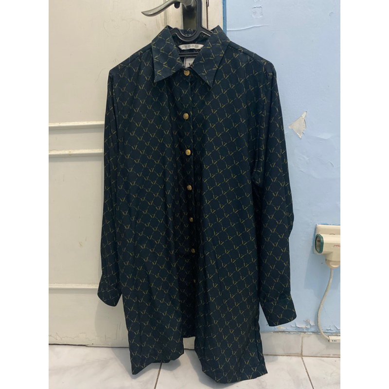 vivi zubedi monogram black shirt