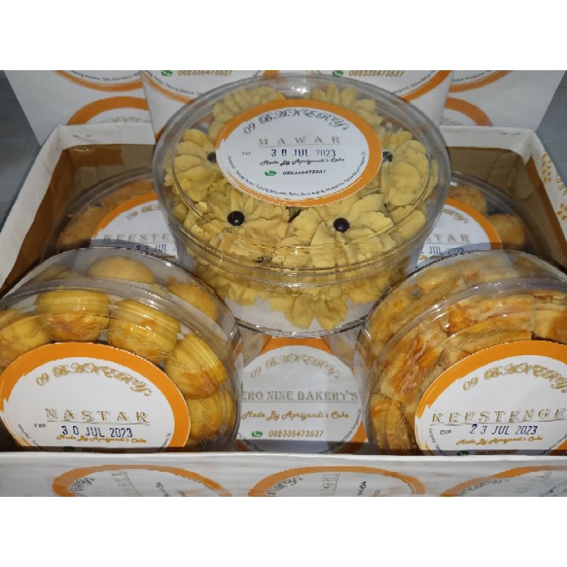 

Paket Kue Kering Hampers Kue Lebaran