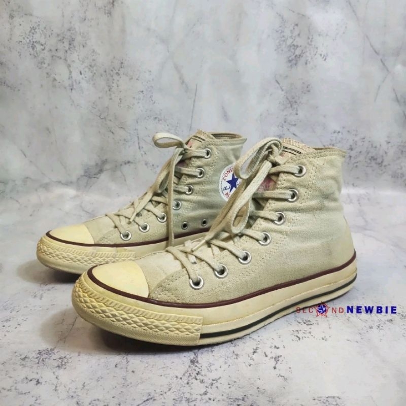 Converse 80s Andria Saravia Magazine